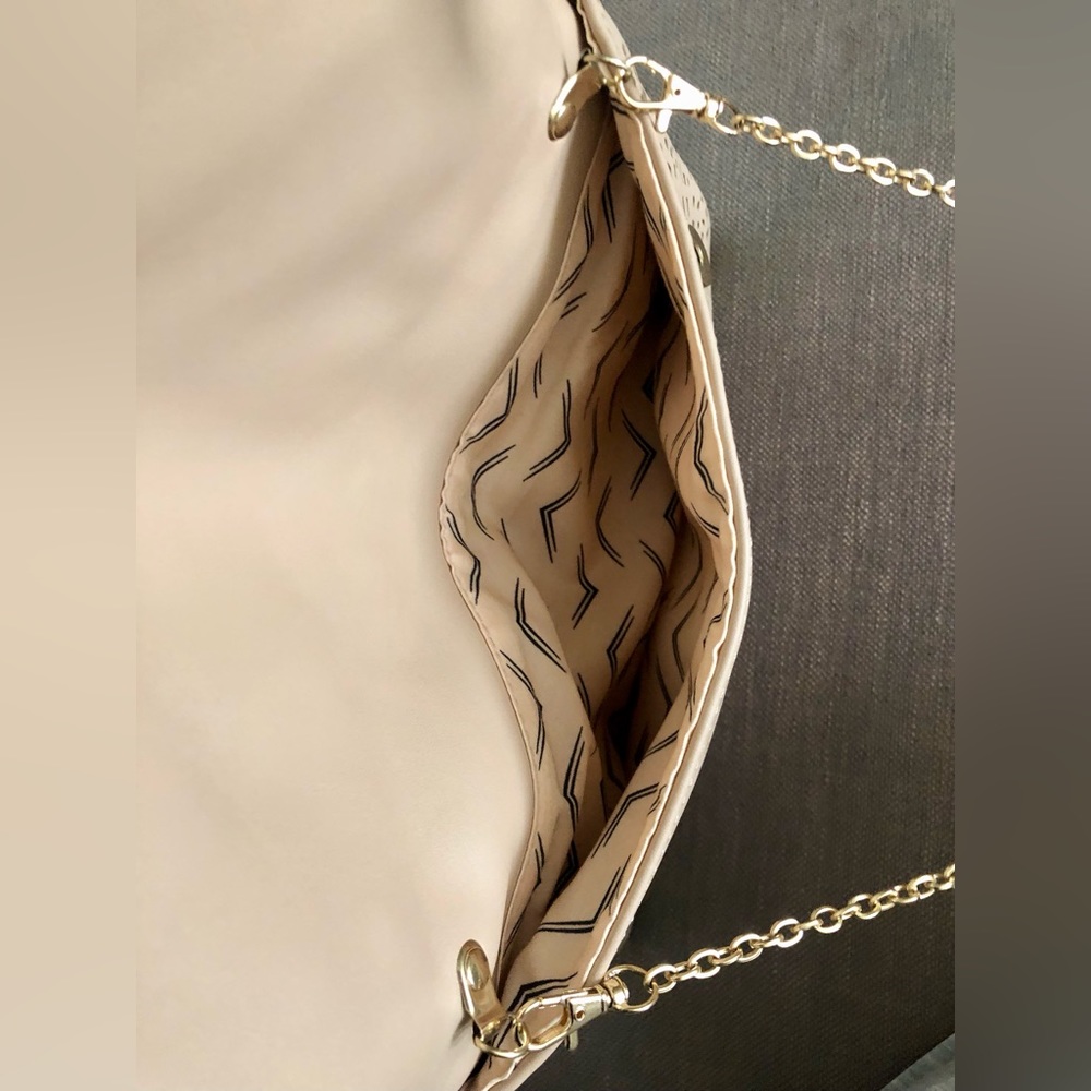Francesca’s Zara Perforated Floral Clutch - Picture 13 of 16